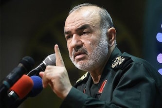 توانمندیهای دفاعی را هرگز متوقف نمیکنیم/ توان دفاعی ایران مذاکرهپذیر و توقفپذیر نیست