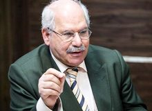 رئیس خانه اقتصاد ایران: شوک بنزینی آبان محصول هفت سال پوپولیسم بود / بنزین باید پنج هزار تومان باشد/ جای یارانه نقدی «کارت انرژی» می‌دادیم