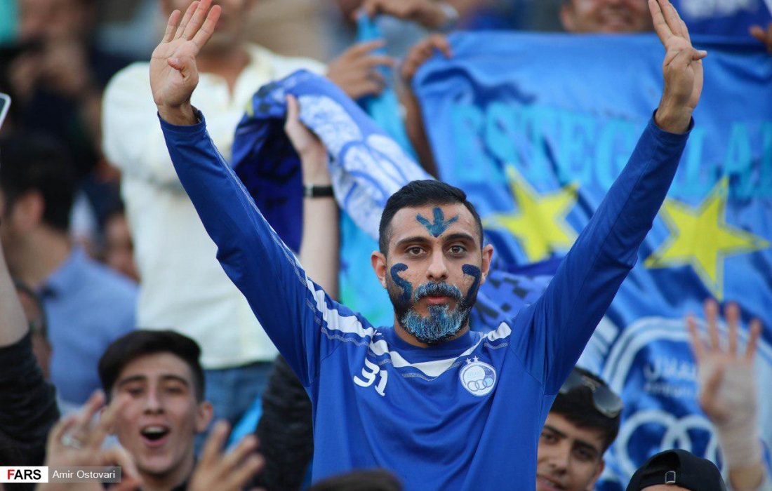 یکی آن بالا تو را دوست دارد