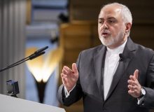 میدان و دیپلماسی را مقوم و مکمل می‌دانم