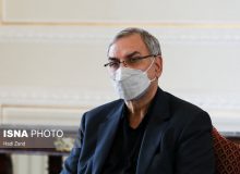 آغاز واکسیناسیون دانش آموزان با “سینوفارم”/حذف “شرط سنی” در صورت افزایش مراکز تزریق