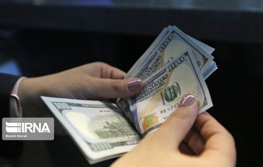 ثبات قیمت دلار و یورو در صرافی‌های بانکی در آخرین روز معاملات