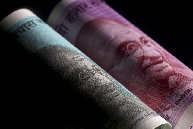 روپیه به بدترین ارز آسیا در بازارهای نوظهور تبدیل میشود؟