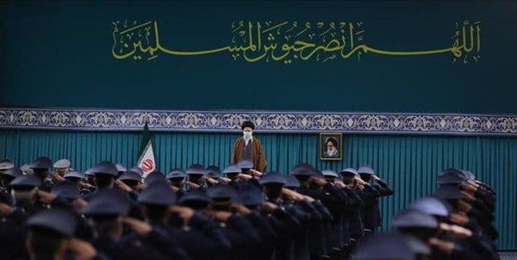دشمن برای تحریف واقعیت‌ها تصویر سراپا جنایت ساواک را هم تزیین می‌کند