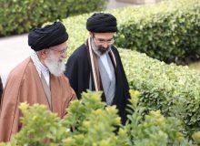 انتشار تصویر ویژه از رهبر انقلاب در کنار امام شهید