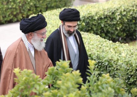 انتشار تصویر ویژه از رهبر انقلاب در کنار امام شهید